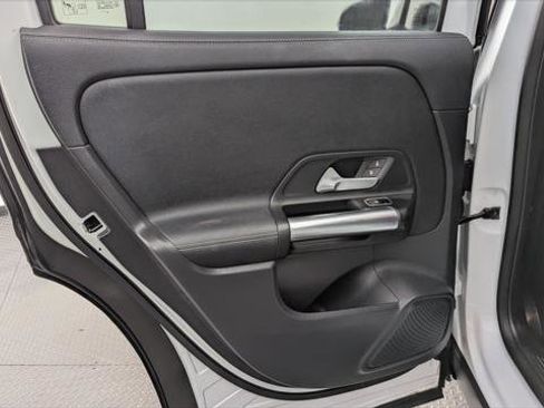 Used 2021 Mercedes-Benz GLA 250 4MATIC w/ Premium Package image 16