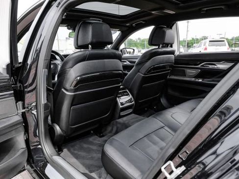 Used 2018 BMW 740i image 45