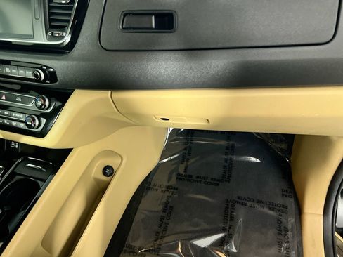 Used 2018 Kia Sedona SX Limited w/ SX Limited Prestige Package FWD image 31