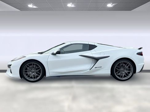 Used 2024 Chevrolet Corvette Z06 image 2