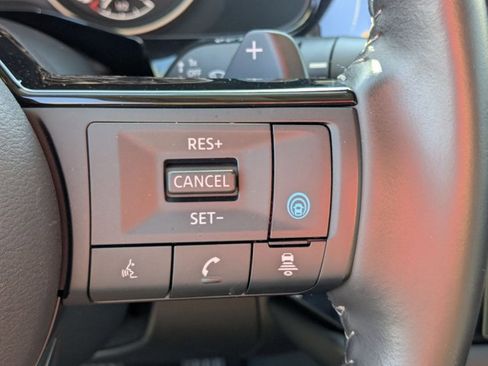 Certified 2024 Nissan Pathfinder SL image 17