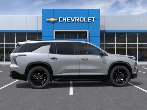 New 2026 Chevrolet Traverse RS w/ LPO, Floor Liner Package FWD image 5