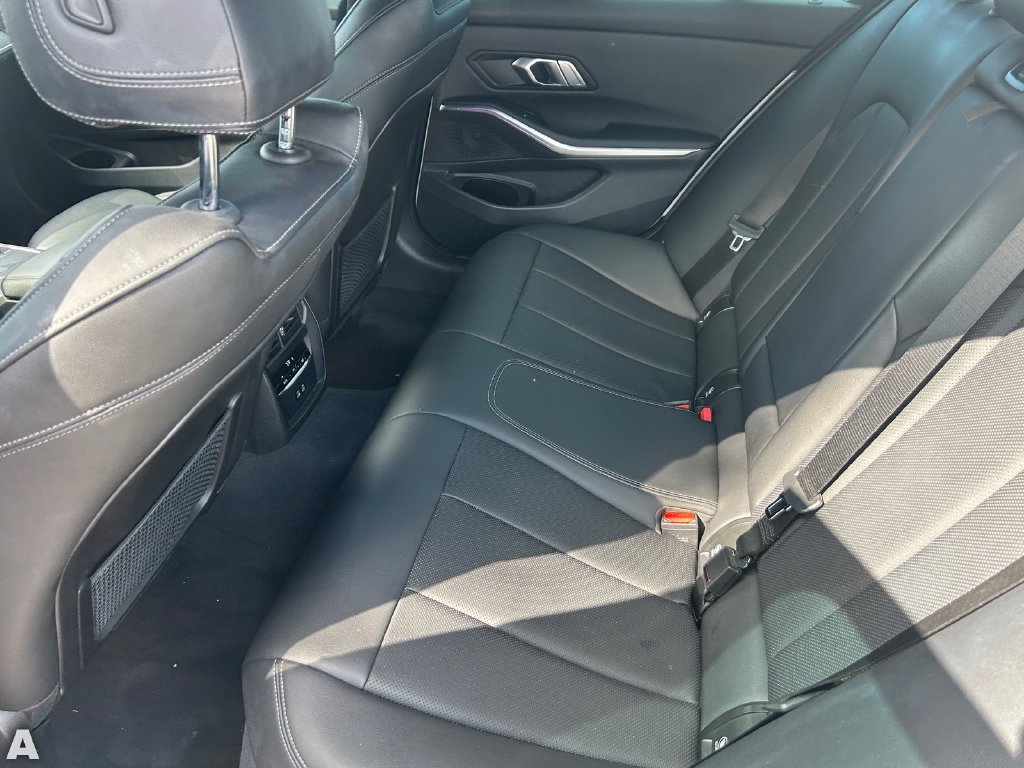 Used 2022 BMW 330i Sedan w/ M Sport Package RWD image 17