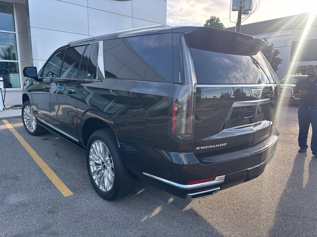 Used 2025 Cadillac Escalade ESV Premium Luxury w/ Touring Package AWD/4WD image 15