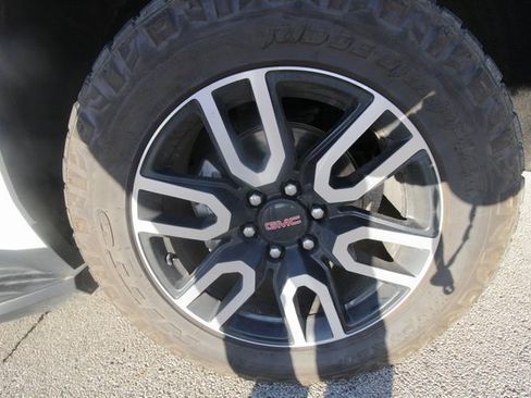 Used 2023 GMC Yukon XL AT4 w/ Technology Package image 21