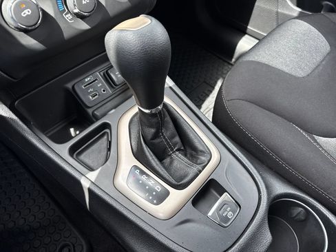 Used 2017 Jeep Cherokee Sport FWD image 22