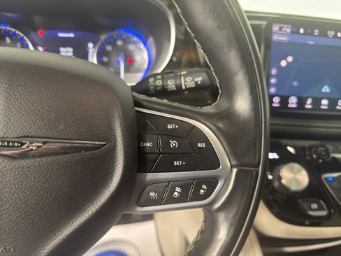 Used 2022 Chrysler Pacifica Limited FWD image 21