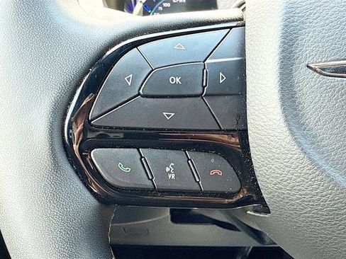 Used 2024 Chrysler Pacifica Limited FWD image 37