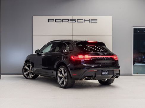 Certified 2023 Porsche Macan image 3