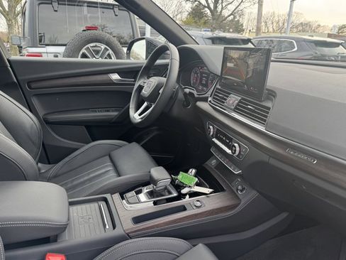 Certified 2025 Audi Q5 2.0T Premium w/ Convenience Plus Package image 29