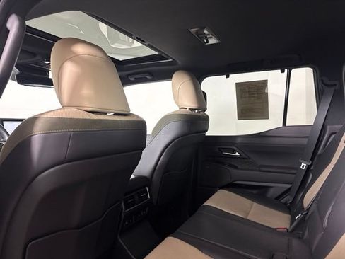 Used 2024 Lexus GX 550 AWD/4WD image 31