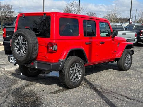 Certified 2025 Jeep Wrangler Unlimited Sahara AWD/4WD image 3