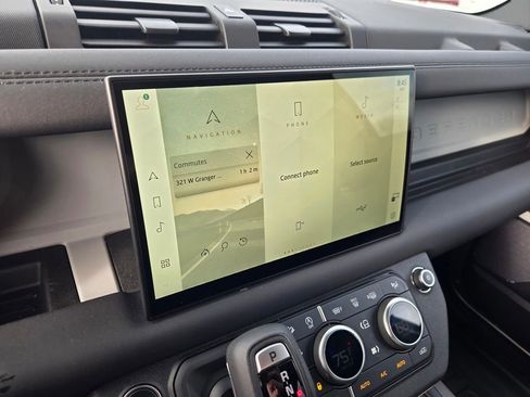 Used 2024 Land Rover Defender 110 SE image 22