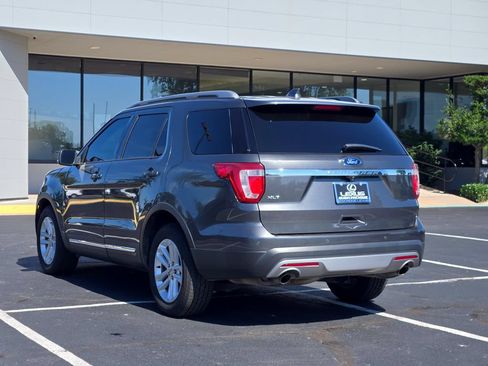 Used 2017 Ford Explorer XLT w/ Equipment Group 202A FWD image 5