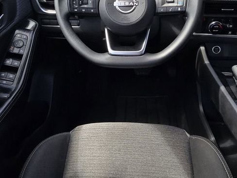 Used 2023 Nissan Rogue SV image 15