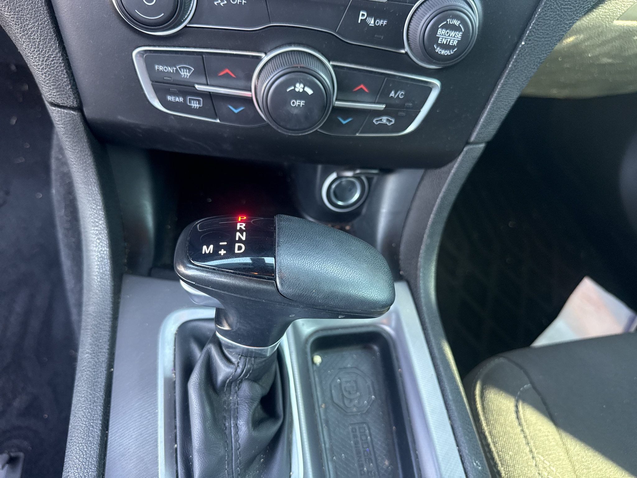 Used 2023 Dodge Charger SXT w/ Cold Weather Package RWD image 17
