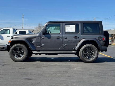 Used 2022 Jeep Wrangler Unlimited Sahara image 4