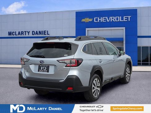 Used 2025 Subaru Outback Premium AWD/4WD image 5