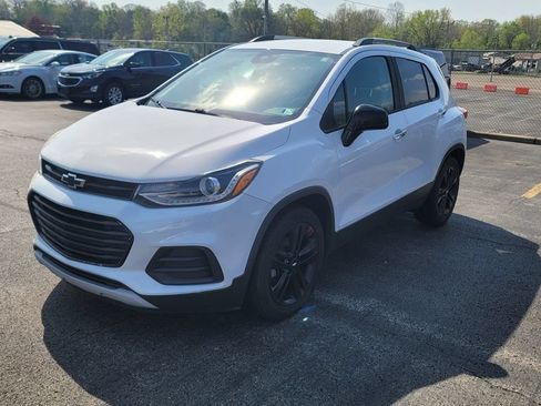 Used 2019 Chevrolet Trax LT w/ Redline Edition FWD image 3