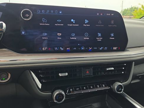 Used 2025 Chevrolet Suburban Premier RWD image 23