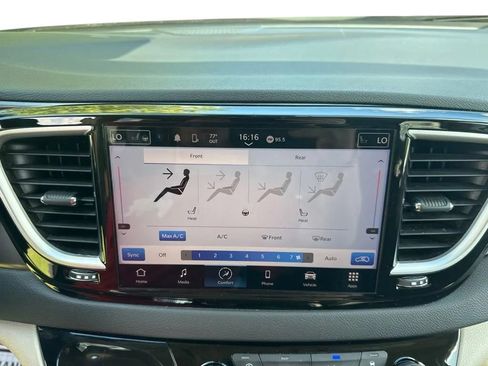 Used 2024 Chrysler Pacifica Touring-L FWD image 23