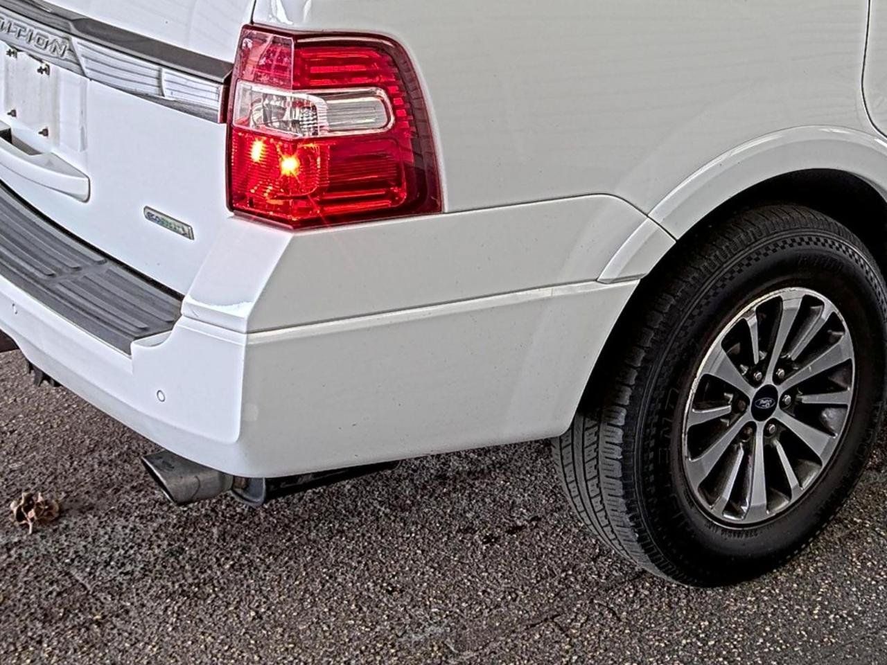 Used 2016 Ford Expedition XLT RWD image 16