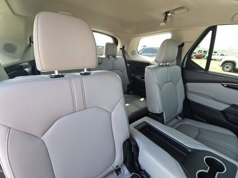 Used 2024 Honda Pilot Touring image 18