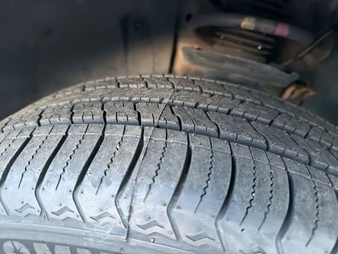 Certified 2022 Volkswagen Tiguan SE R-Line image 28