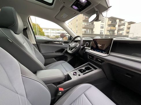 New 2026 Volkswagen Tiguan SE image 17