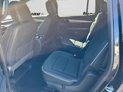 Used 2025 Buick Enclave Preferred w/ LPO, All-Weather Package image 10