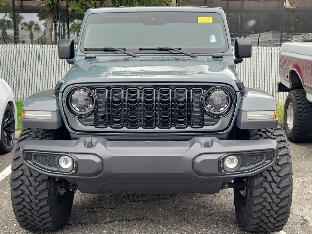 Used 2024 Jeep Gladiator Sport AWD/4WD image 3