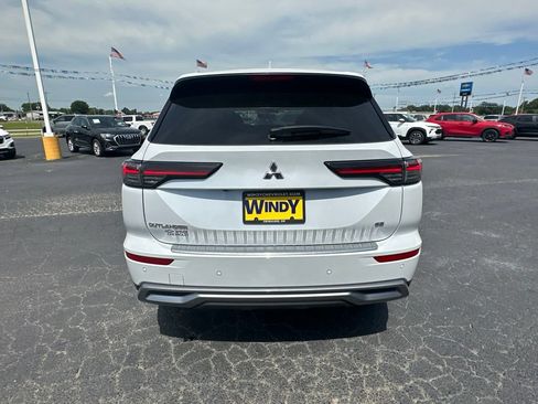 Used 2025 Mitsubishi Outlander SE FWD image 5