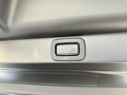 Used 2023 Land Rover Range Rover SE image 37