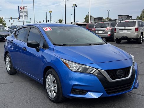 Used 2021 Nissan Versa S FWD image 3