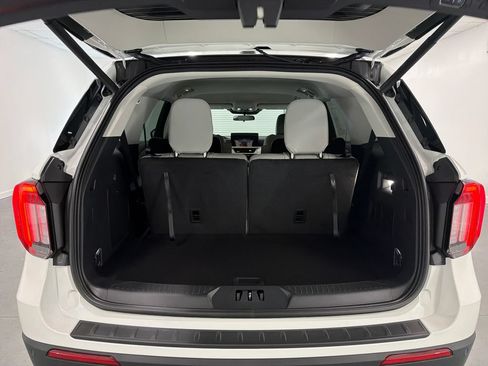 New 2026 Ford Explorer Active w/ Active Comfort Package RWD image 8