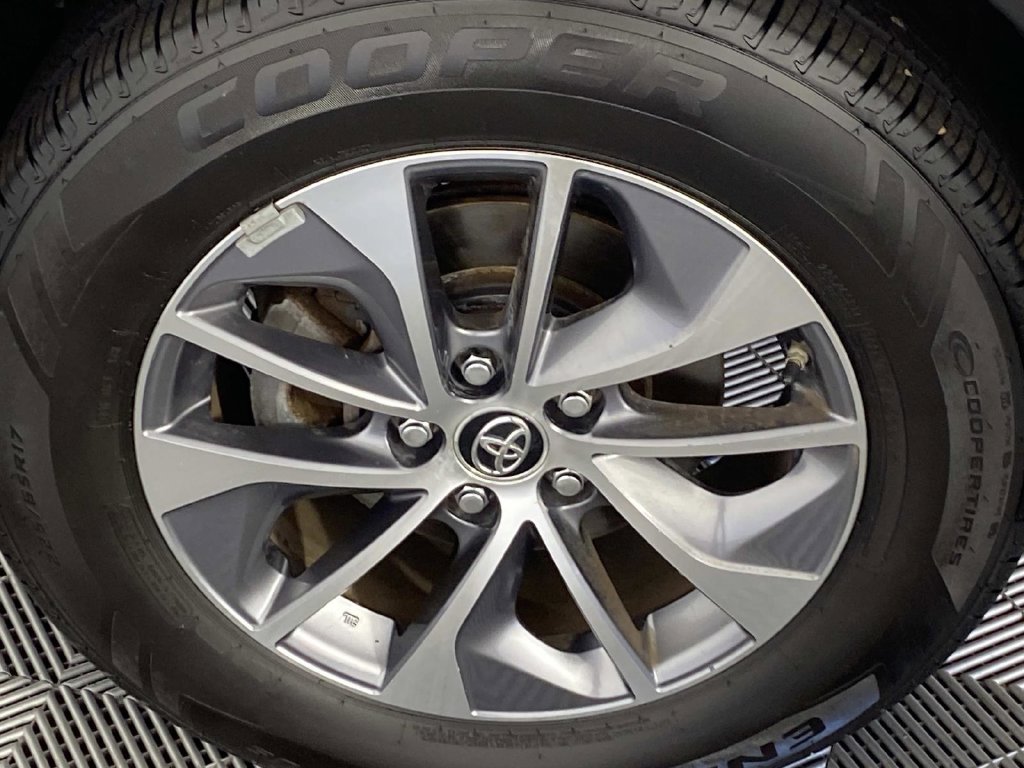 Used 2016 Toyota RAV4 XLE AWD/4WD image 27