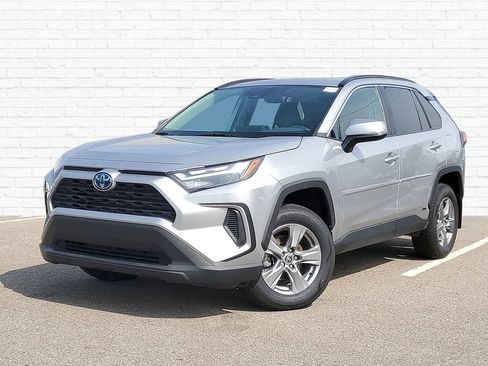 Used 2024 Toyota RAV4 XLE w/ Convenience Package AWD/4WD image 1
