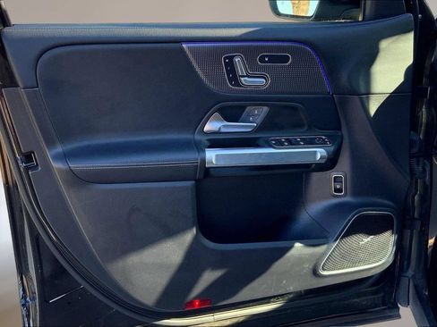 Used 2021 Mercedes-Benz GLB 250 4MATIC w/ Premium Package image 22