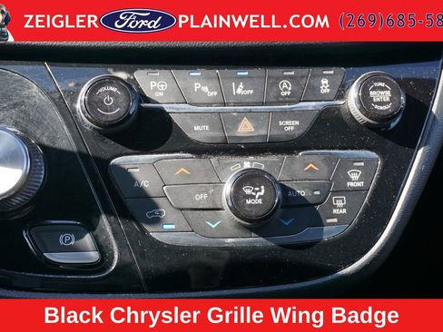 Used 2020 Chrysler Pacifica Touring w/ Advanced Safetytec Group FWD image 26