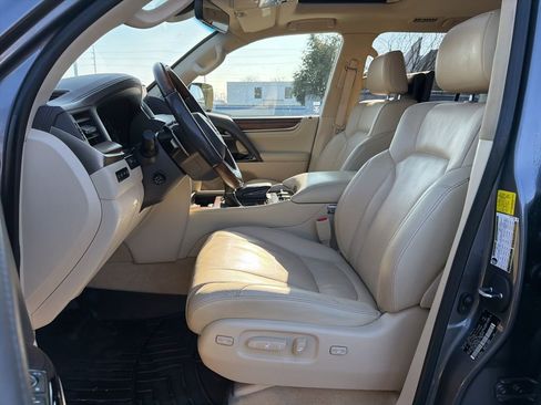 Used 2020 Lexus LX 570 4WD w/ Luxury Package image 20