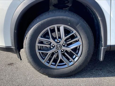 Used 2024 Nissan Rogue S AWD/4WD image 7