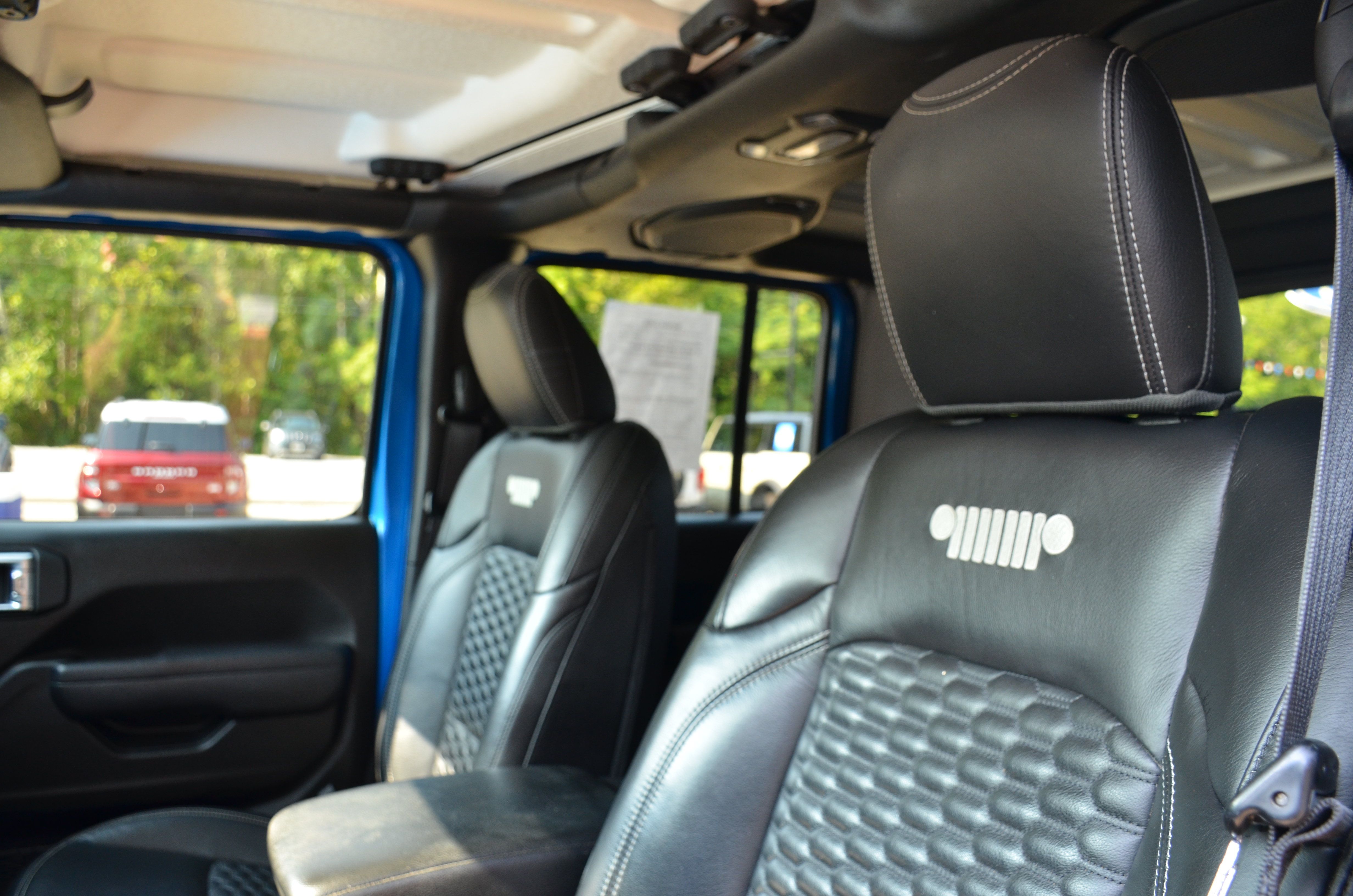 Used 2023 Jeep Gladiator Sport AWD/4WD image 31