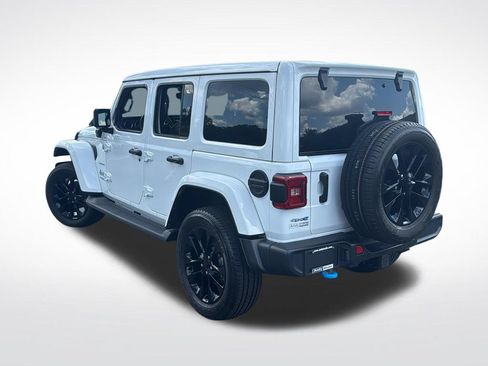 Used 2022 Jeep Wrangler Unlimited Sahara AWD/4WD image 5