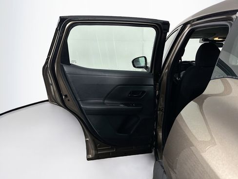 Used 2025 Nissan Kicks S image 25