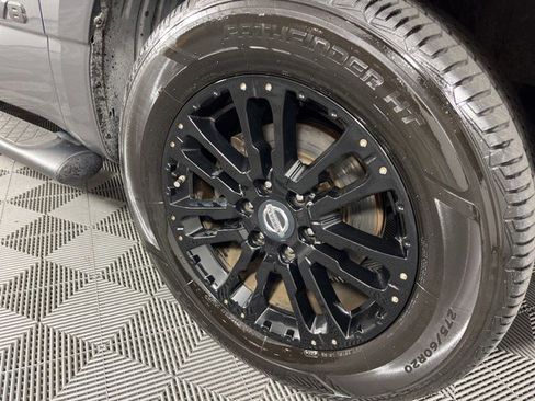 Used 2018 Nissan Titan SL w/ Midnight Edition RWD image 12