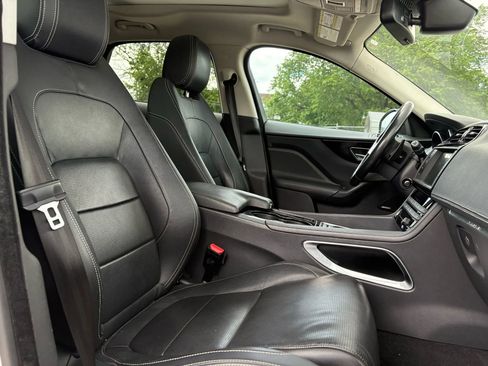 Used 2017 Jaguar F-PACE R-Sport image 20