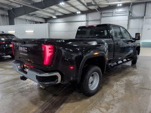Used 2025 GMC Sierra 3500 Pro AWD/4WD image 3