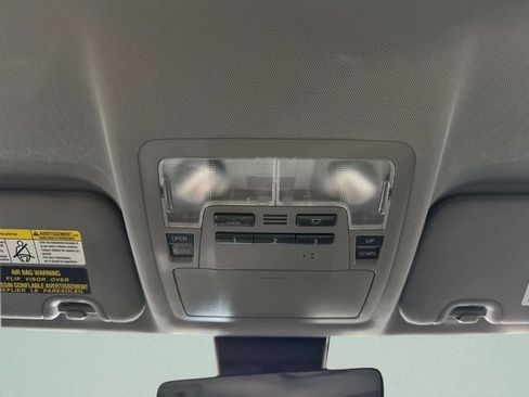 Used 2019 Toyota Highlander XLE AWD/4WD image 25