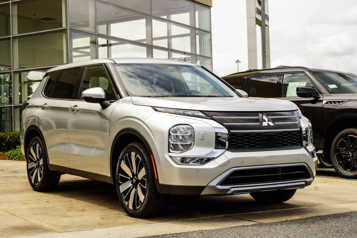 Used 2025 Mitsubishi Outlander SE AWD/4WD image 4