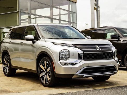Used 2025 Mitsubishi Outlander SE AWD/4WD image 4